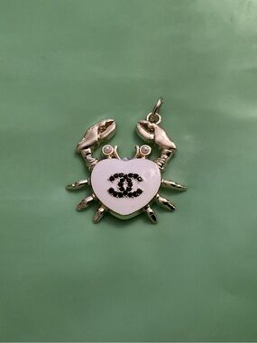 Chanel White Heart Crab Charm/Pendant CC Crystal Pearl Sil. Tone Made in France